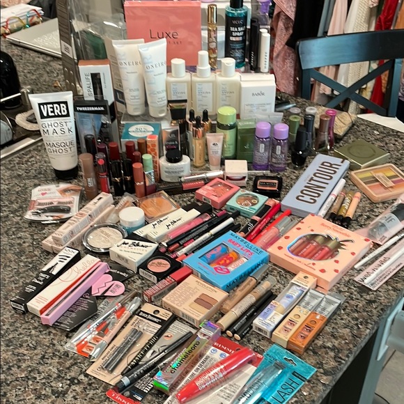 🚨5 for $25 Makeup & Skincare - Picture 1 of 6